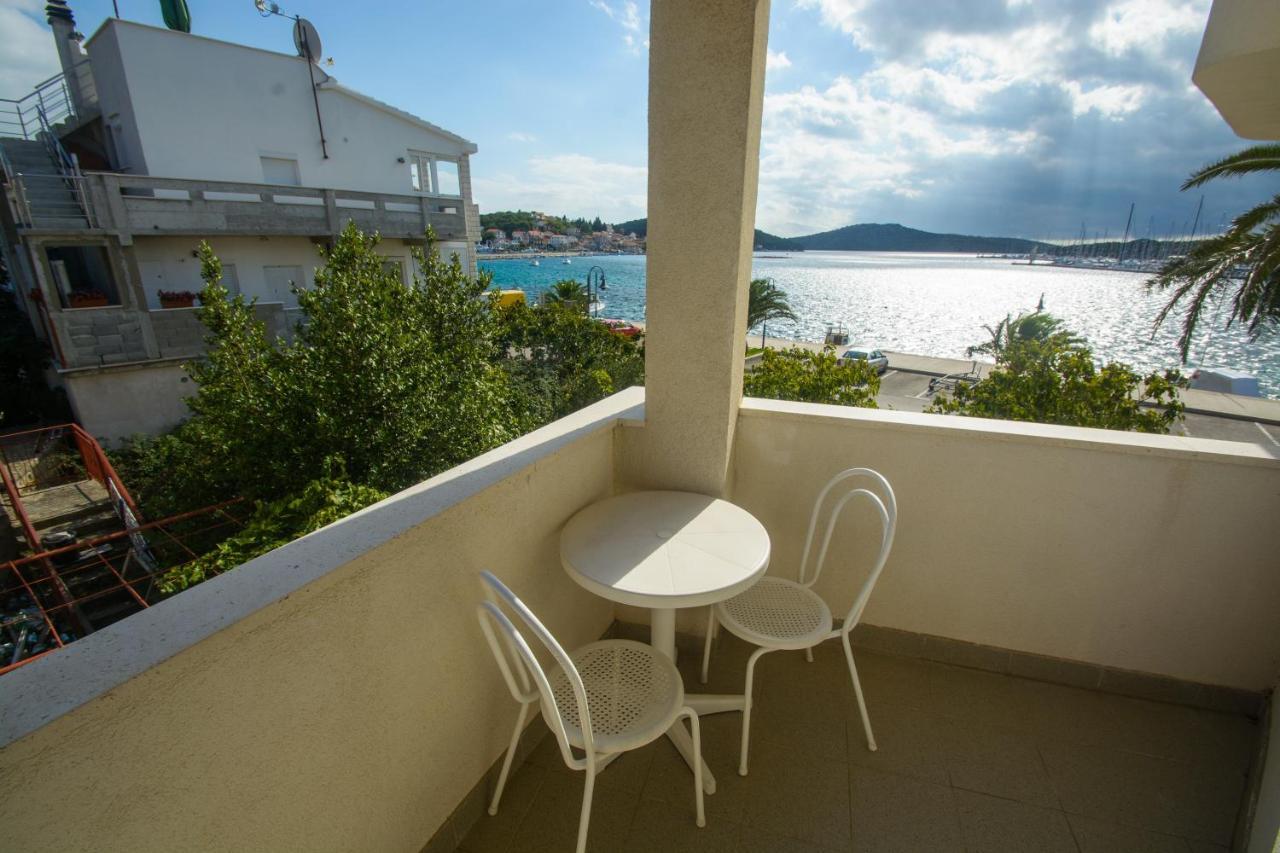 Apartments By The Sea Rogoznica - 12995 Exteriör bild